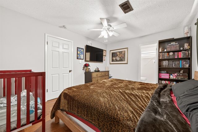 805 Camelot Lane, Friendswood, TX 77546