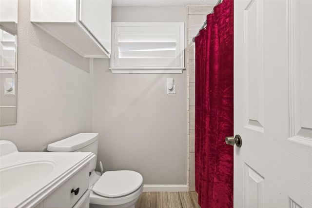 805 Camelot Lane, Friendswood, TX 77546