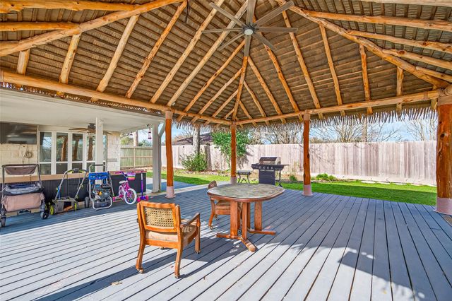 805 Camelot Lane, Friendswood, TX 77546