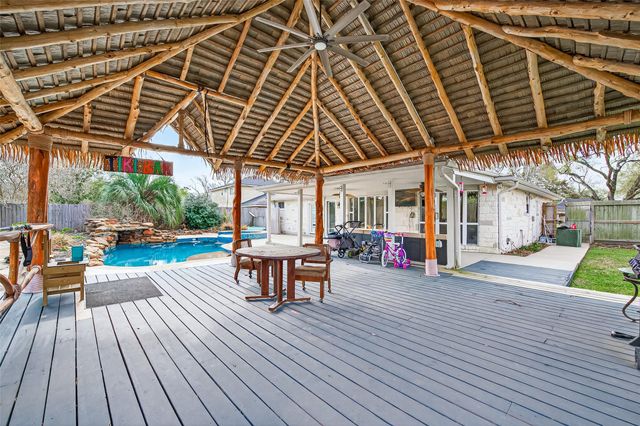 805 Camelot Lane, Friendswood, TX 77546