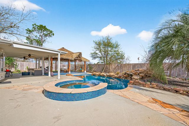 805 Camelot Lane, Friendswood, TX 77546