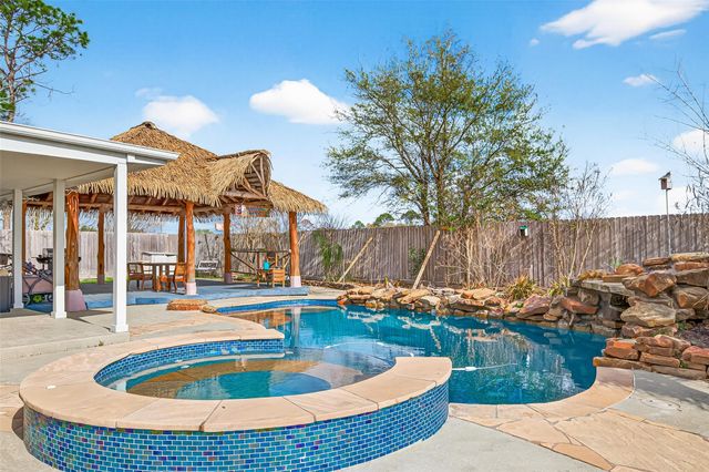 805 Camelot Lane, Friendswood, TX 77546