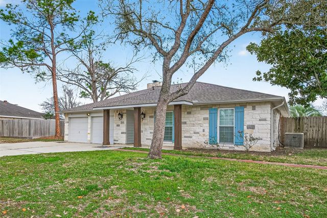 805 Camelot Lane, Friendswood, TX 77546