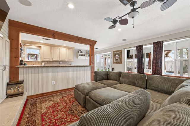 805 Camelot Lane, Friendswood, TX 77546