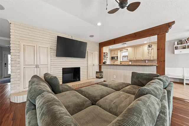 805 Camelot Lane, Friendswood, TX 77546