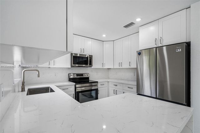 321 NW 36th Street, Oakland Park, FL 33309