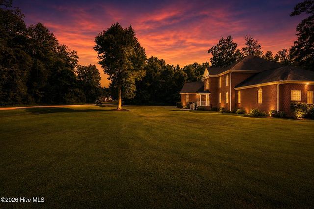 4000 Sterling Trace Drive, Winterville, NC 28590