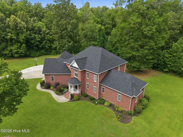4000 Sterling Trace Drive, Winterville, NC 28590