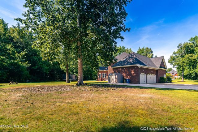 4000 Sterling Trace Drive, Winterville, NC 28590