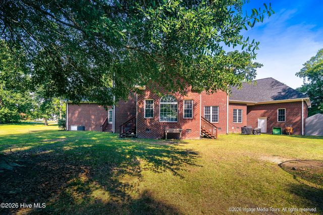 4000 Sterling Trace Drive, Winterville, NC 28590
