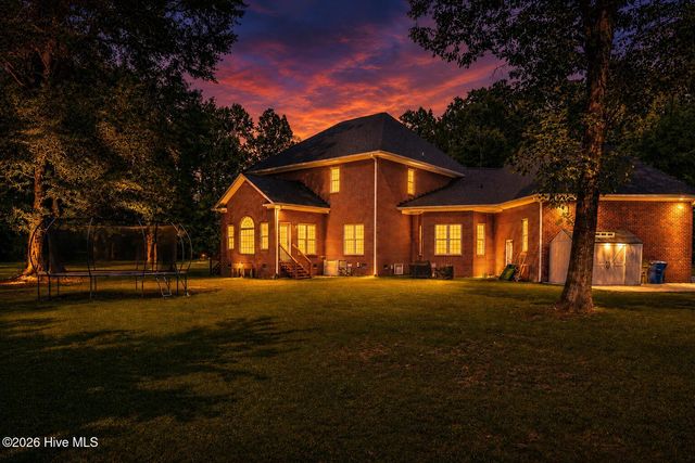 4000 Sterling Trace Drive, Winterville, NC 28590