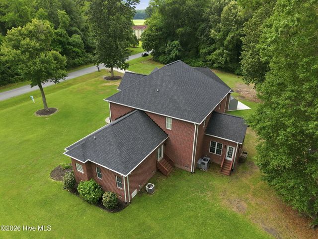 4000 Sterling Trace Drive, Winterville, NC 28590