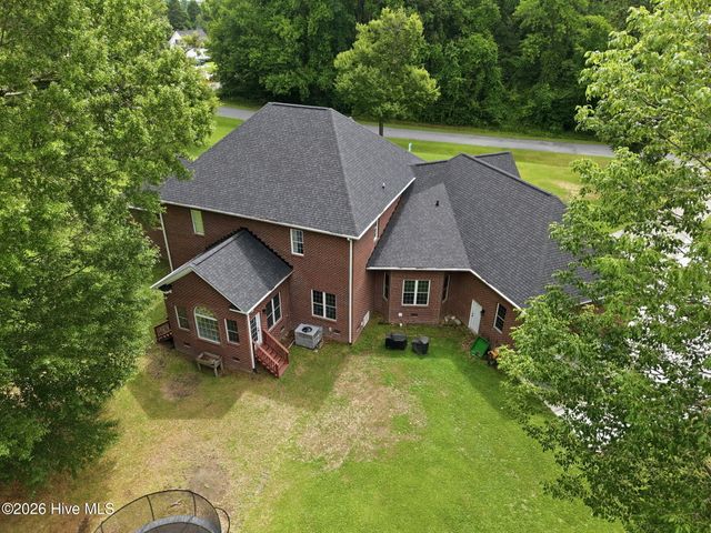 4000 Sterling Trace Drive, Winterville, NC 28590