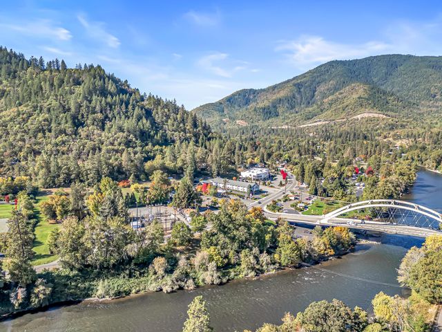 Rogue River Highway, Rogue River, OR 97537