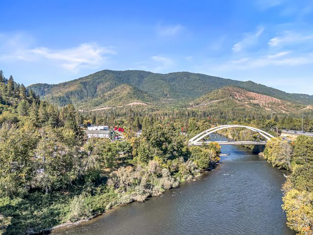 Rogue River Highway, Rogue River, OR 97537