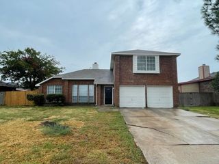 819 Over Ridge Drive, Grand Prairie, TX 75052