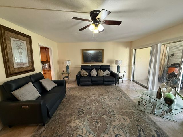4136 Inverrary Drive 15C, Lauderhill, FL 33319