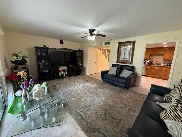 4136 Inverrary Drive 15C, Lauderhill, FL 33319