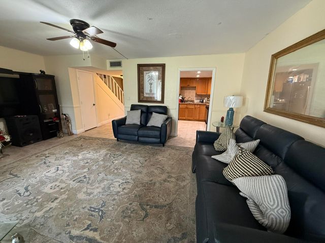 4136 Inverrary Drive 15C, Lauderhill, FL 33319