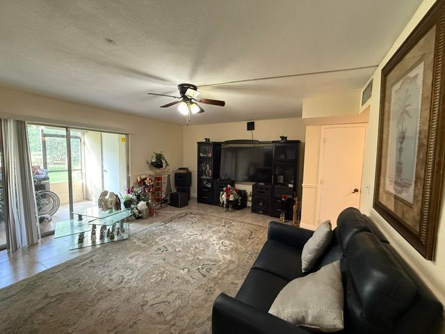 4136 Inverrary Drive 15C, Lauderhill, FL 33319