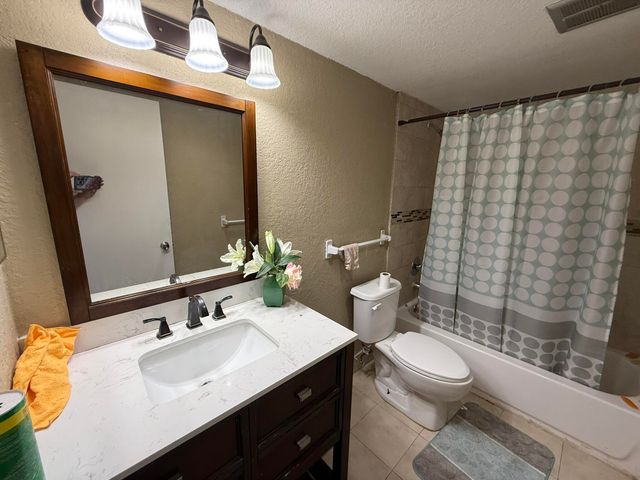 4136 Inverrary Drive 15C, Lauderhill, FL 33319