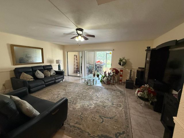 4136 Inverrary Drive 15C, Lauderhill, FL 33319