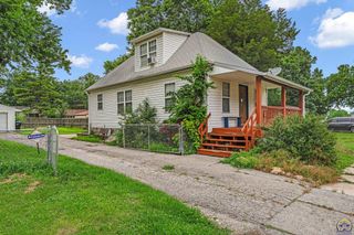 225 NW Roosevelt ST, Topeka, KS 66606