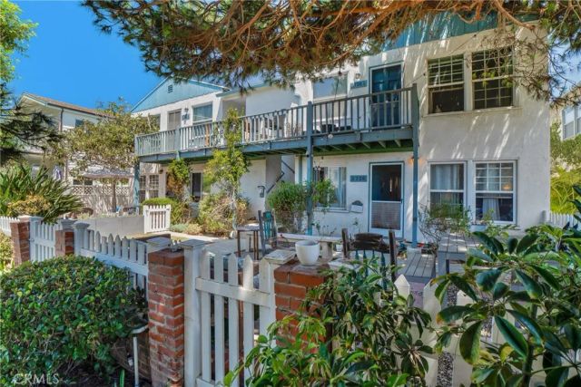 2722 Grand Canal, Los Angeles, CA 90291