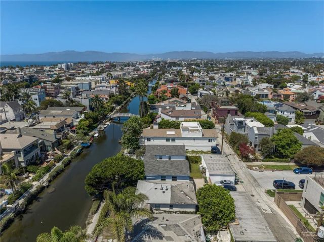 2722 Grand Canal, Los Angeles, CA 90291