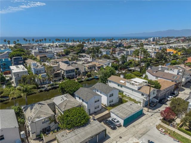 2722 Grand Canal, Los Angeles, CA 90291