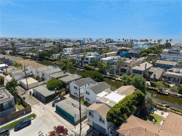2722 Grand Canal, Los Angeles, CA 90291