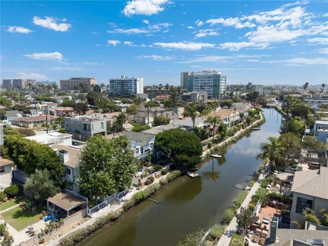 2722 Grand Canal, Los Angeles, CA 90291