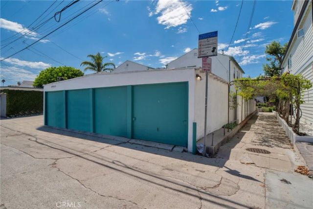 2722 Grand Canal, Los Angeles, CA 90291