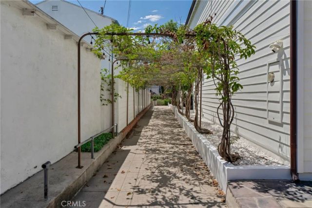 2722 Grand Canal, Los Angeles, CA 90291