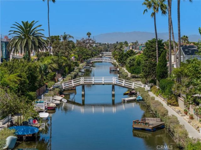 2722 Grand Canal, Los Angeles, CA 90291