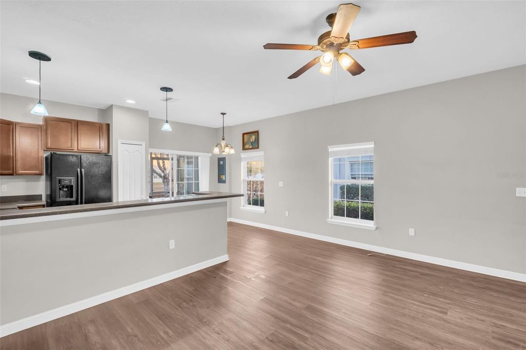 Image 6 of property listing at 1943 GREENWOOD VALLEY DRIVE, Plant City, FL 33563