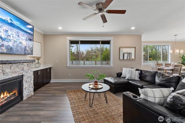 209 N McNeely Street, Buckley, WA 98321