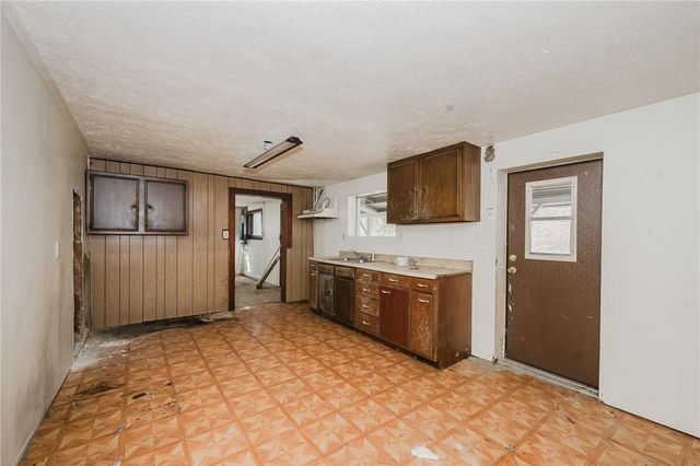 348 Hollow Rd, Washington Twp, PA 16218