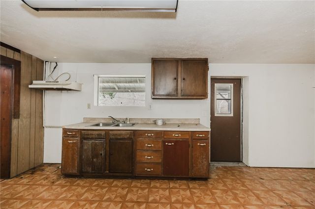 348 Hollow Rd, Washington Twp, PA 16218