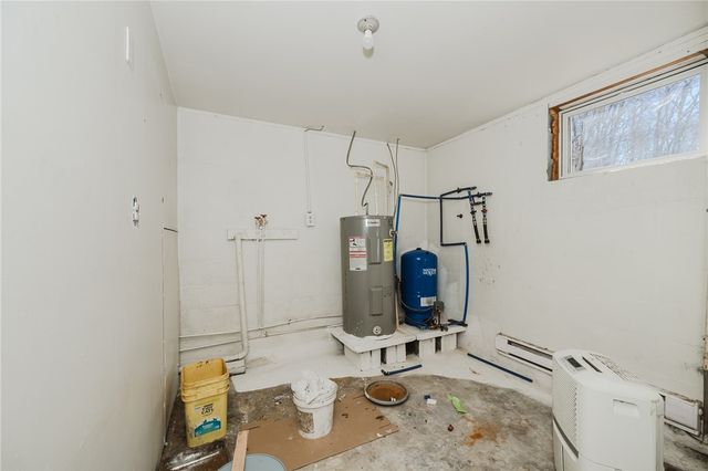 348 Hollow Rd, Washington Twp, PA 16218