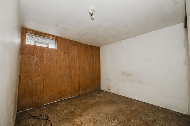 348 Hollow Rd, Washington Twp, PA 16218