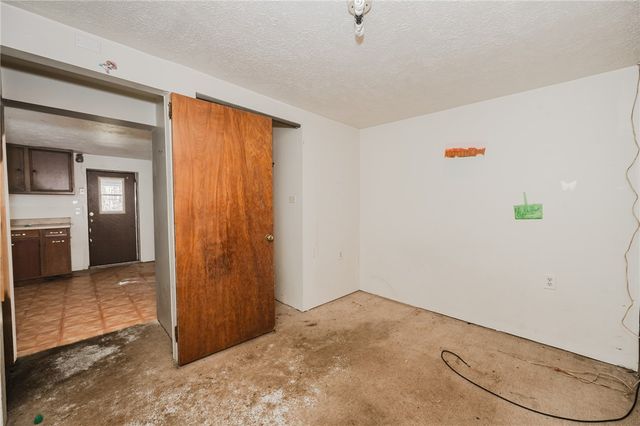 348 Hollow Rd, Washington Twp, PA 16218