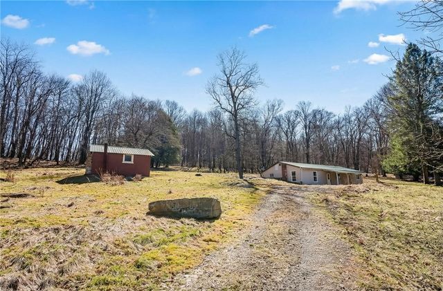 348 Hollow Rd, Washington Twp, PA 16218