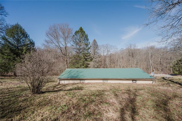 348 Hollow Rd, Washington Twp, PA 16218
