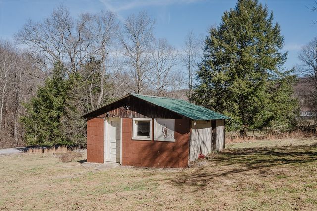 348 Hollow Rd, Washington Twp, PA 16218