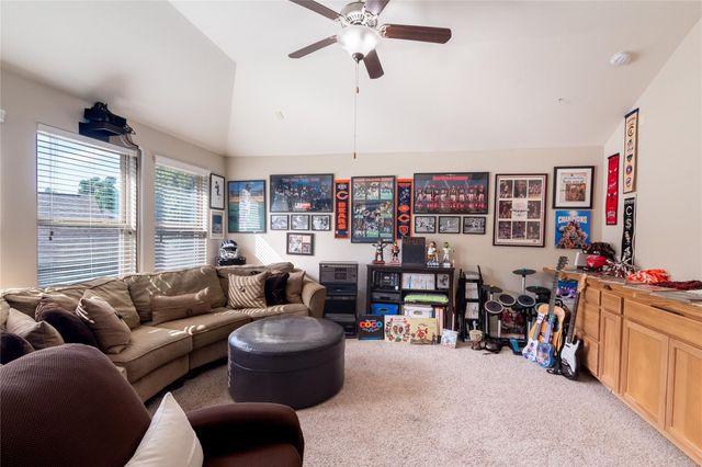 8992 S Comanche Circle, Willis, TX 77378