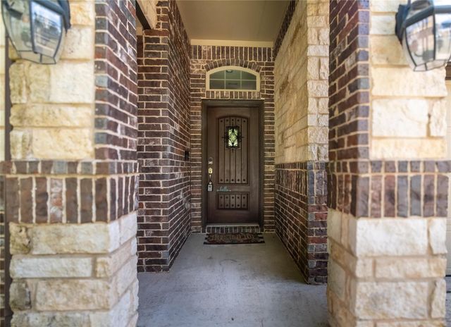 8992 S Comanche Circle, Willis, TX 77378