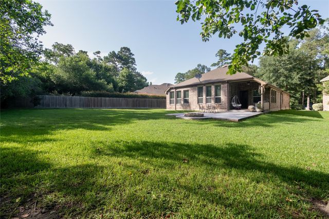 8992 S Comanche Circle, Willis, TX 77378