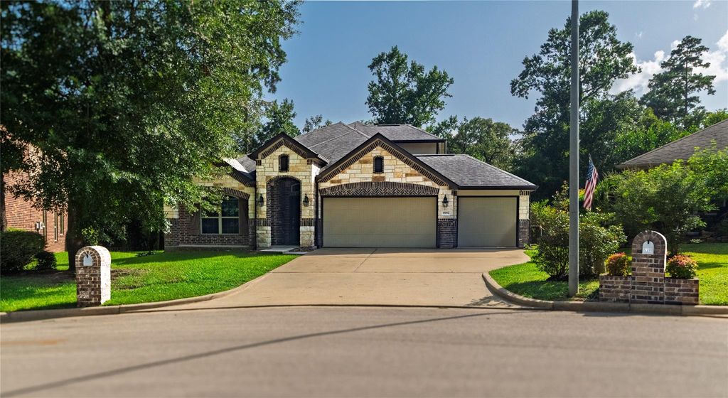 8992 S Comanche Circle, Willis, TX 77378