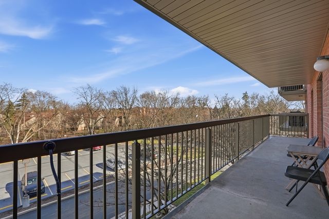 6443 Clarendon Hills Road 402, Willowbrook, IL 60527